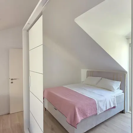 Penthouse Dijana 公寓